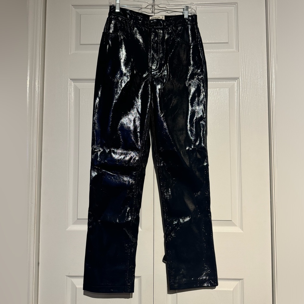 A & F The 90’s Straight Ultra High Rise Patent Leather 90s Straight Pant
